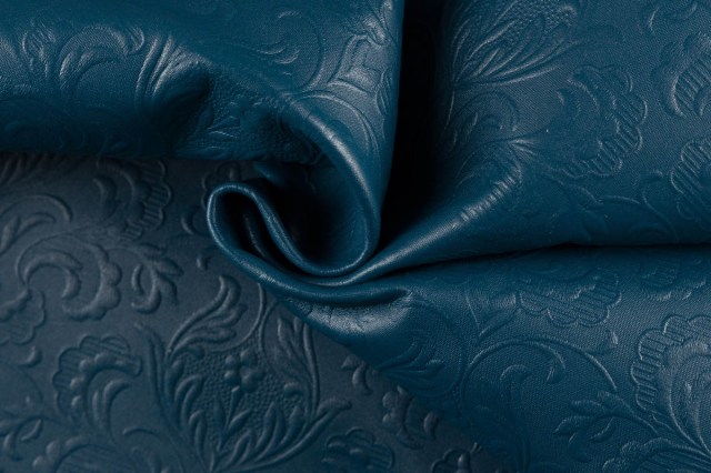 Vitello stampato motivo fiori petrolio embossed